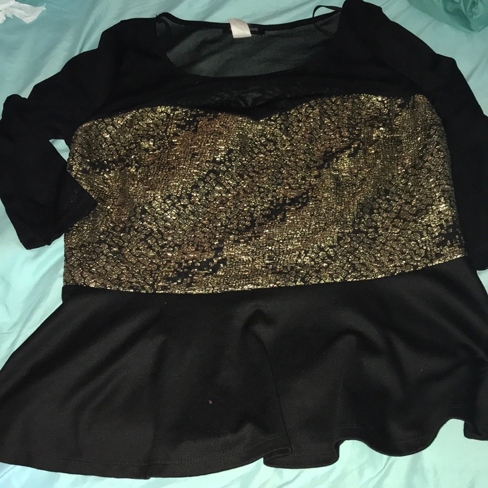 Stlylish black and gold top